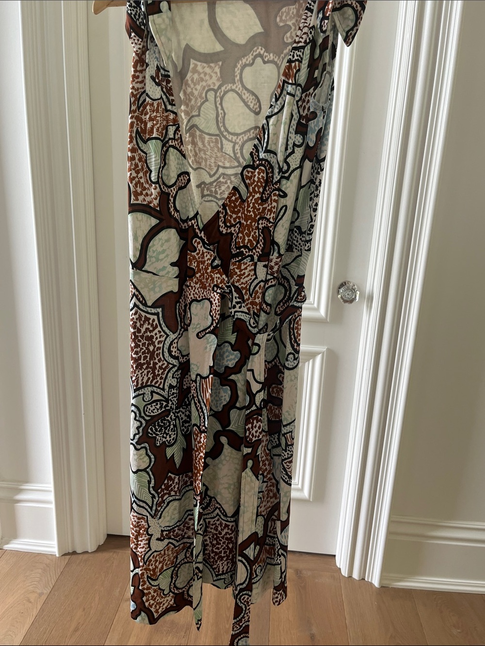Diane Von Furstenberg Silk Dress. DVF Tyler Silk Wrap Dress. - Picture 7 of 9
